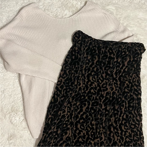 Chico's Dresses & Skirts - Chicos Leopard Textured Print Midi Skirt